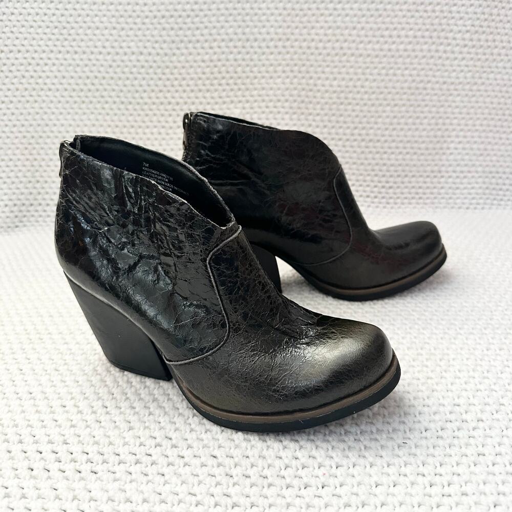 Korks Women Black Brown Crackle Leather Gemini V Stacked Heel Ankle Boots 7 NWOB